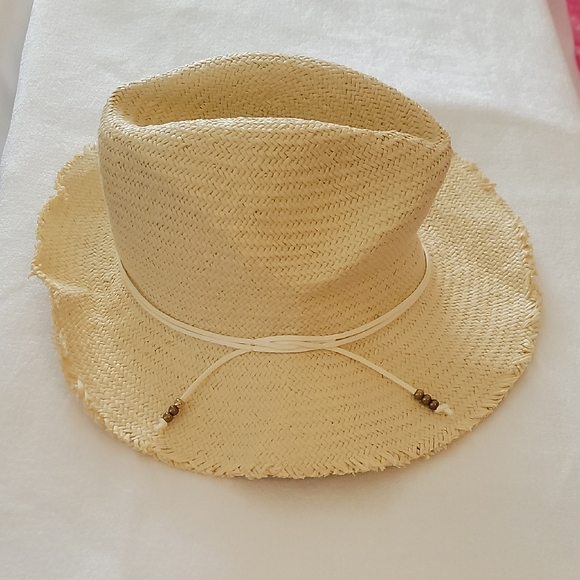 Hatattack Accessories - Stylish Cream Straw Hat